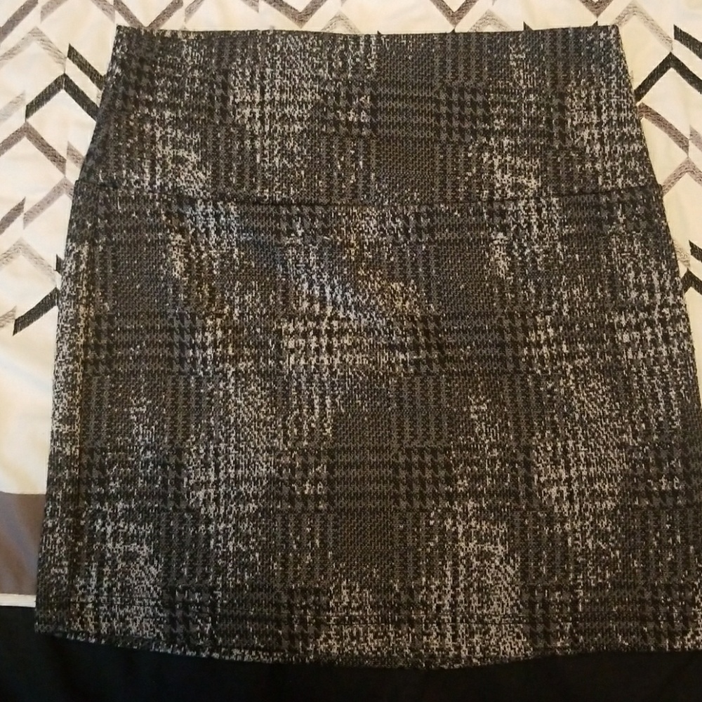 Gray patterned mini skirt